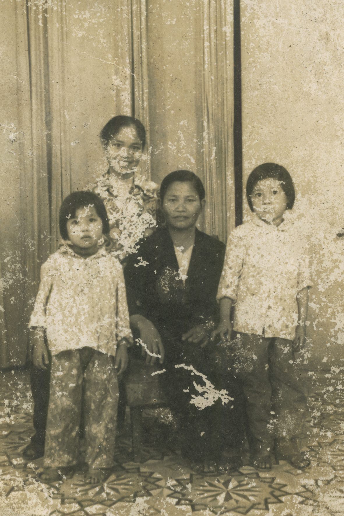 Top 9 tiệm phục hồi ảnh cũ uy tín và chất lượng nhất tại TPHCM - Ảnh màu Phương