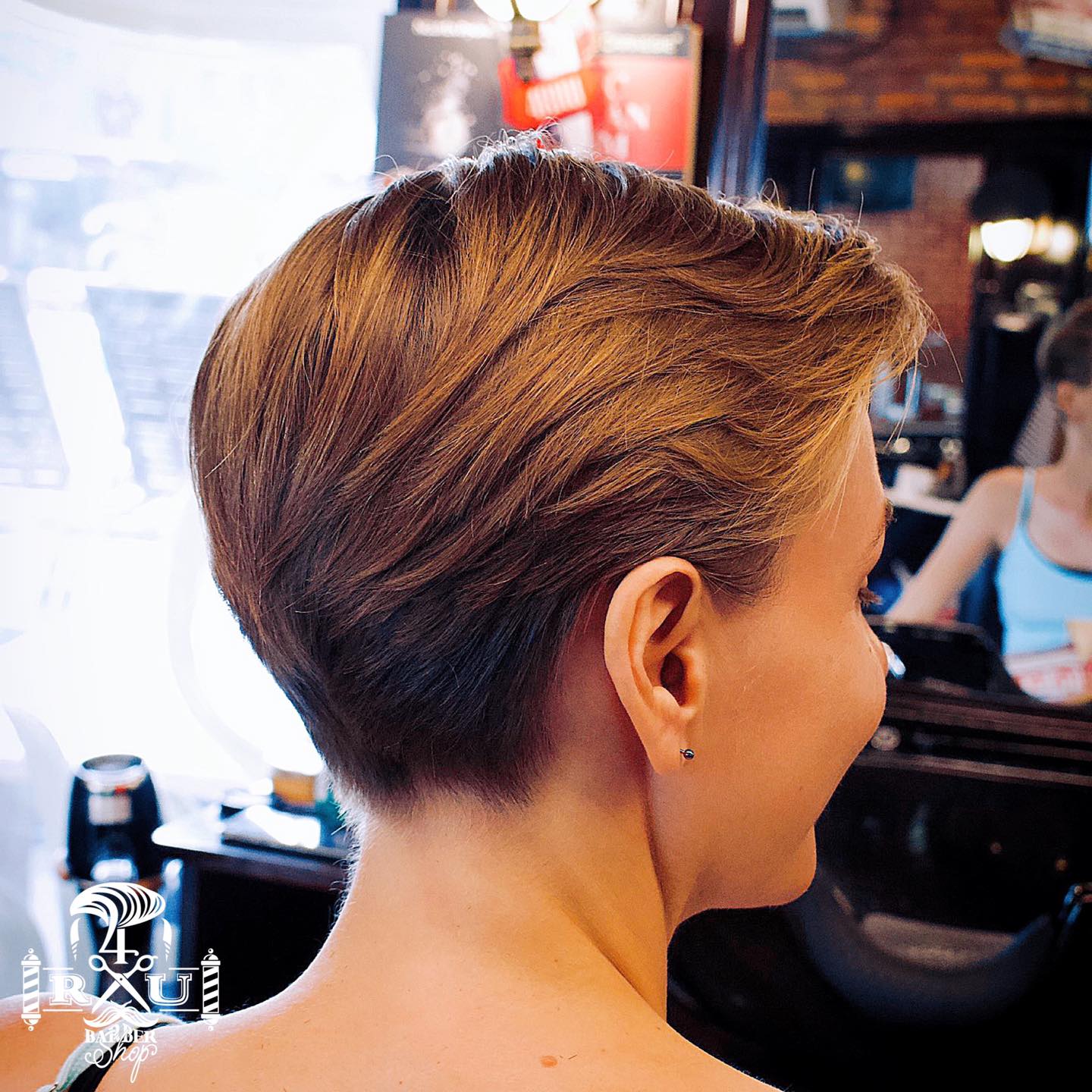 Top 10 Salon cắt tóc nam đẹp nhất TPHCM - 4RAU Barber SHOP
